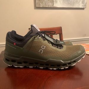 Brand new with Box Cloud Ultras size 10.5